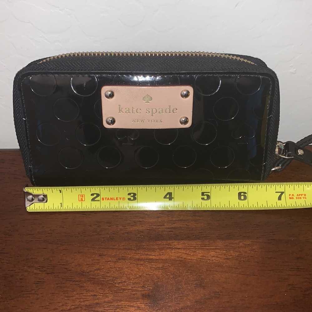 KATE SPADE BNWT BEAUTIFUL BLACK PATENT LEATHER WRISTLET - Picture 10 of 11